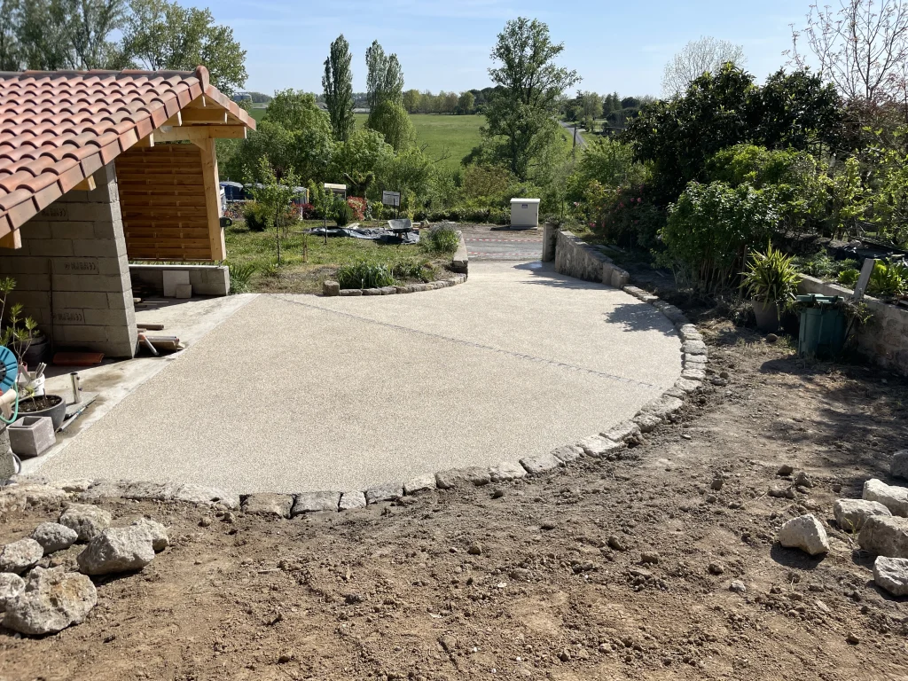 Réalisation allée béton désactivé par NCS Travaux Publics